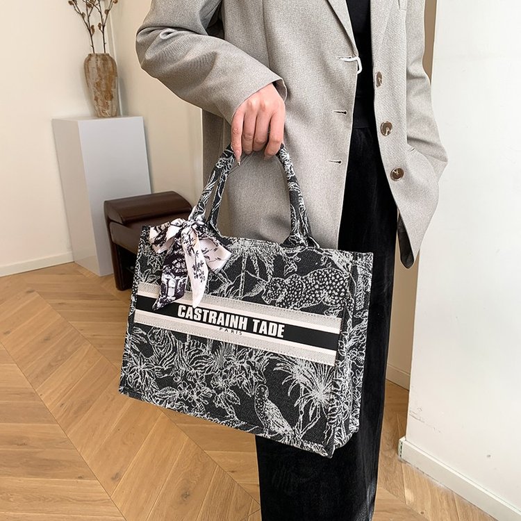 Hochwertige Modische Vintage D – Vintage Fashion In Paris Bewertung und Preis